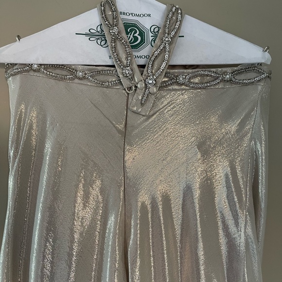 Gorgeous Badgley Mischka Gold and Silver Silk Lame gown. Jeweled halter neck. - Picture 6 of 8